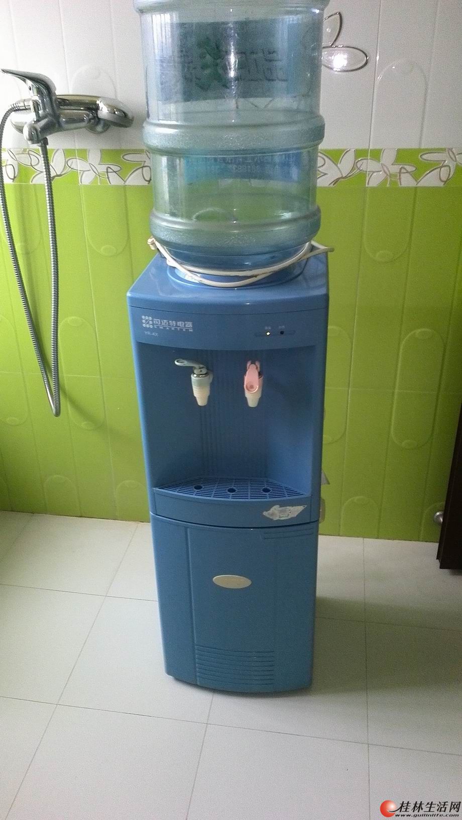 8成新柜式饮水机带水桶 