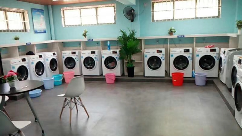 大学校园自助洗衣房图片