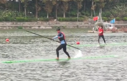 廣西少數民族傳統體育運動會呈現“水上芭蕾”——“獨竹漂”