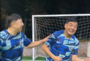 鳩摩智扮演者李國麟在桂林踢足球，助力世界杯！結局萬萬沒想到…