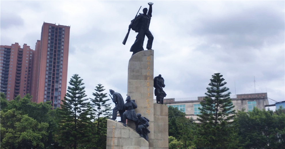 桂北人民武裝斗爭紀念碑，居然坐落于靈川二小