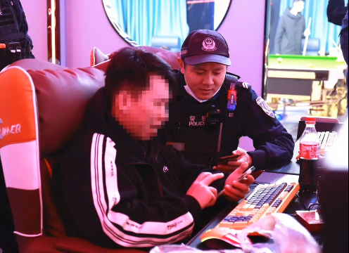 12月4日晚，桂林警方出動警力2600余人次，開展清查整治統一行動