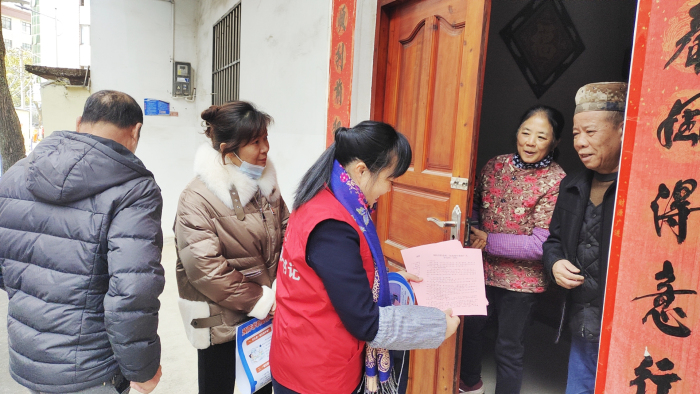 灵川镇甘棠村:开展冬季预防一氧化碳中毒宣传活动