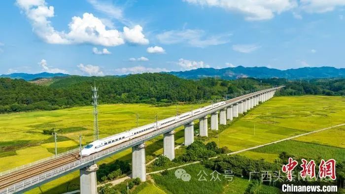 不久前,防城港至東興鐵路通車,新圖實施後,防東鐵路動車由初期6列增至