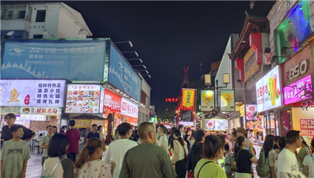 桂林的夜，正陽步行街開啟假日模式