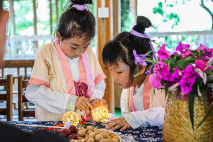 广西灵川：非遗进瑶乡 情暖中秋节