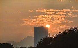 朝霞映天際 紅日照拱橋